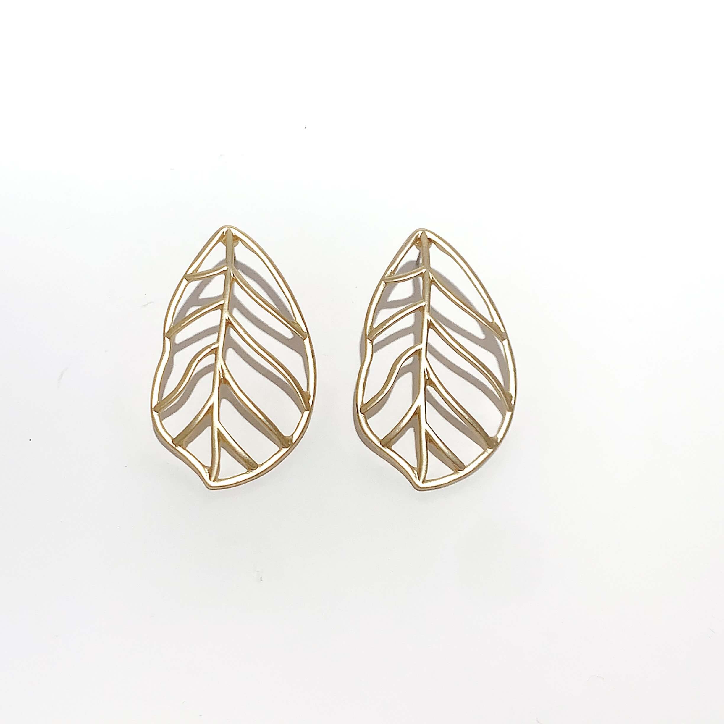 Pendientes metal forma hoja