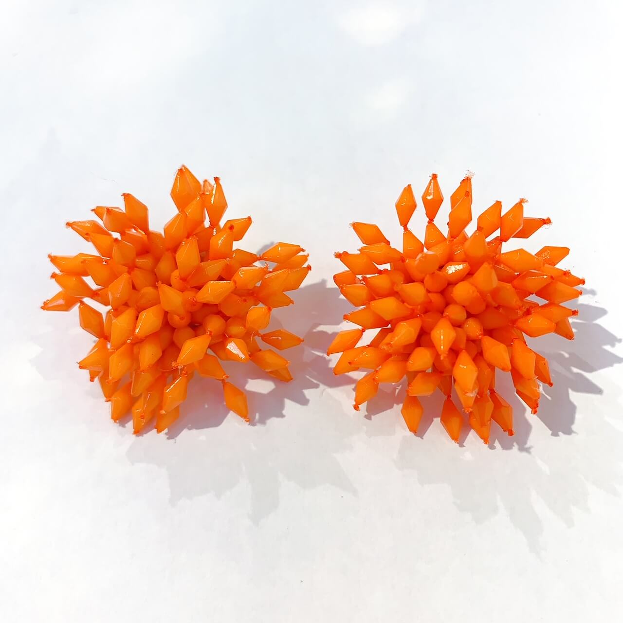 Pendientes forma flor con bolita