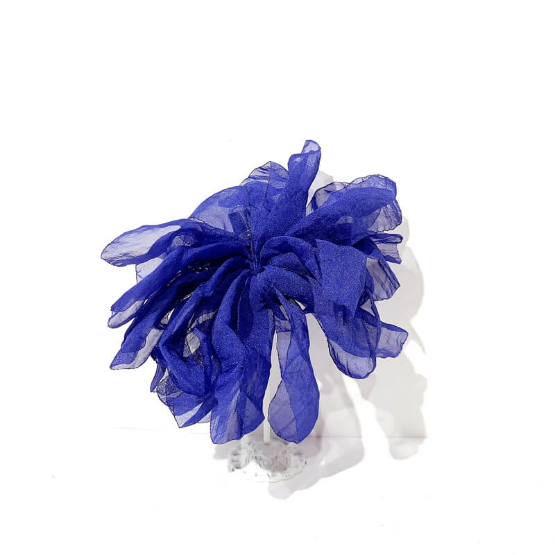 Broche flor tela seda 13cm